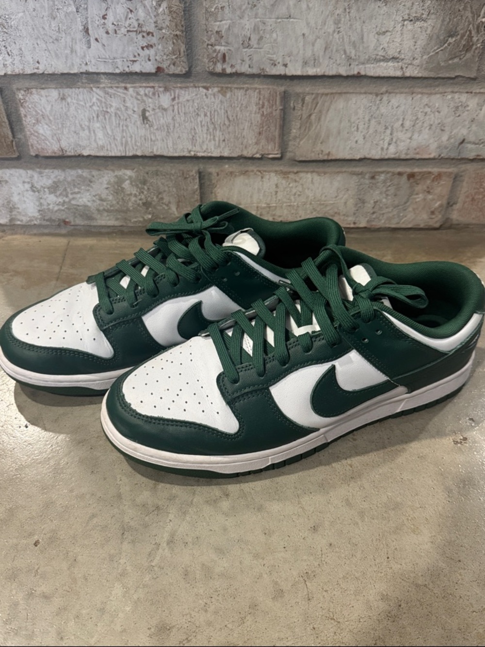 Nike Low-Top Sneakers in White and Forest Green